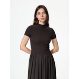 Reserved Haljina s visokim ovratnikom - tamnosmeđe | shoptok.hr