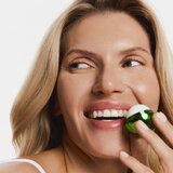 SUNEWMED+ Pear Kiss Moisturizing Lip Balm vlažilni balzam za ustnice z karitejevim maslom 13 g | Shoptok.si
