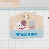 Kinder Home Dječja veterinarska klinika igračka – drveni veterinarski centar s priborom i plišanim psom, 89 × 57 × 30 cm | shoptok.hr