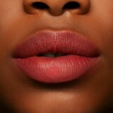 Mac powder kiss šminka z mat učinkom klasično rdečilo za ustnice šminka 3 g odtenek 930 brickthrough za ženske Cene