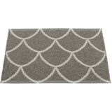Pappelina Siva notranja in zunanja preproga 70x50 cm Kotte Charcoal – Cene