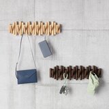 Umbra Tamno smeđa zidna vješalica od masivnog bora 61 cm Picket – | shoptok.hr