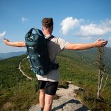  Nahrbtnik za pohodnike z žepi, piščalko, anorakom & več | Shoptok.si