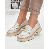 Resti Beige lacquered moccasins for women Mewira - Footwear | ePonuda.com