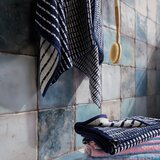 JUNA Plavi/ružičasti ručnik od mješavine bambusa od frotira 50x100 cm Nuance – | shoptok.hr