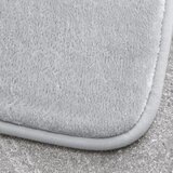 Catherine Lansfield Svetlo sive kopalniške preproge v kompletu 2 ks za WC iz spominske pene 50x80 cm Anti-Bacterial – | Shoptok.si