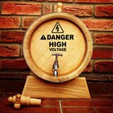  Hrastova bačva DANGER HIGH VOLTAGE ručno izrađena s slavinom i postoljem Cijene