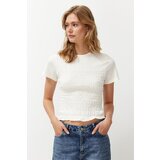 Trendyol Ecru Gimped Fitted/Body-Sitting Crew Neck Knitted Blouse Cene