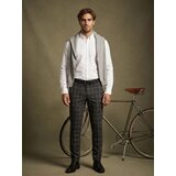Sinsay Slim-fit chino hlače u kockicu s udjelom viskoze | shoptok.hr
