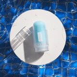 Catrice POOLSIDE OF LIFE hidratantni i regenerirajući stick sa učinkom hlađenja nijansa Pool Down 36 g | shoptok.hr