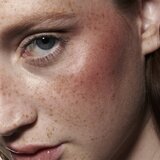 MAC Cosmetics Strobe Liquid Blush tekoče rdečilo odtenek Nitelite 4.3 ml | Shoptok.si