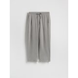 Reserved Loose hlače - srednjesivo | shoptok.hr