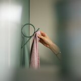 Spinder Design Zelen/siv kovinski stenski obešalnik Tuba – | Shoptok.si