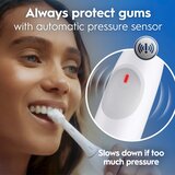 Oral-b iO2 Clean & Gentle električna zobna ščetka s potovalnim etuijem White 1 kos | Shoptok.si