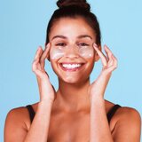 Peter Thomas Roth Water Drench Hyaluronic Cloud Eye Patches vlažilne gelaste blazinice za predel okoli oči 60 kos | Shoptok.si