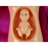  Lutka za igru sa crvenom dugom kosom, djevojčicom i hranilicom - MOM | shoptok.hr