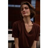 Marisse Brown V-Neck T-Shirt | Eponuda.ba