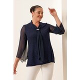 By Saygı Navy Blue Plus Size Blouse with a Scarf on the Collar and Glittery Glitter. Cene