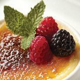 Yankee Candle Vanilla Crème Brûlée mirisna svijeća Signature 110 g | shoptok.hr