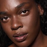 MAC Cosmetics Strobe Beam Bronzelighter tekući bronzer s posvjetljujućim učinkom nijansa Sunbeam 4.3 ml | shoptok.hr