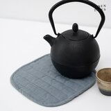 Linen Tales Lanena kuhinjska rokavica Blue Fog – | Shoptok.si