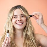 Make Me BIO Bloomi Queen B multiaktivni serum s bakuchiolom 15 ml | shoptok.hr