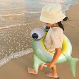 Sunnylife napihljiv otroški plavalni obroč shark tribe khaki | Shoptok.si
