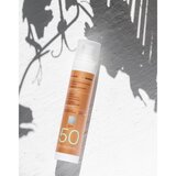 Korres Red Grape Sheer Glow krema za sončenje za osvetlitev kože SPF 50 50 ml | Shoptok.si