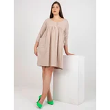 Fashionhunters Basic beige dress of larger size with pockets