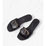 D/CEO White slides Ypsy | Shoptok.si