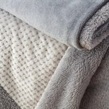 Catherine Lansfield Siva deka od mikropliša 130x170 cm Cosy Larsson Geo – | shoptok.hr