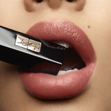 Yves Saint Laurent Rouge Pur Couture The Slim Velvet Radical tanka matirajoča šminka z usnjenim učinkom odtenek 301 | Shoptok.si
