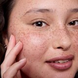 Essence Blur Nude senka za oči u stiku 02 Soft Macchiato | Eponuda.com