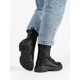 Shelvt Black quilted workers on a platform | ePonuda.com