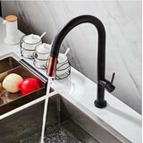 EYN Elegantna črna kuhinjska armatura s kombinacijo bakra | Kuhinjska pipa KB2132 | Shoptok.si