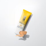 Clinique Sun UV Solutions Brightening Tinted Sunscream SPF50 posvjetljujuća krema za toniranje nijansa Medium 40 ml | shoptok.hr