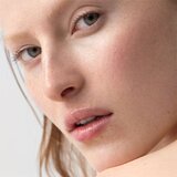 Dr. Hauschka Make-Up Colour Correcting Powder kompaktni puder odtenek 01 activating 8 g | Shoptok.si