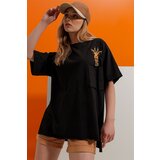 Trend Alaçatı Stili Women's Black Crew Neck Giraffe Embroidered Double Sleeve Laser Cut Oversize T-Shirt Cene