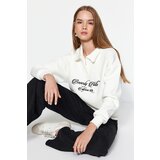 Trendyol Ecru Shirt Collar with Embroidery Regular Fit Knitted Sweatshirt with Fleece Inside Cene