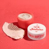 Sol de Janeiro Bom Dia™ Body Scrub gladilni piling za telo 220 g | Shoptok.si