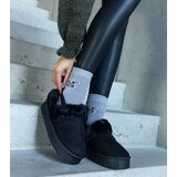  Black platform slippers decorated with fur and elastic at the heel Frank | ePonuda.com