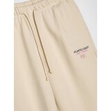 Sinsay Regular jogger fleece hlače s izvezenim natpisom NYC | shoptok.hr