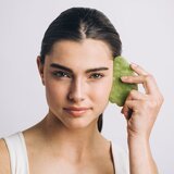 Zoë Ayla Luxurious Jade Gua Sha Therapy Tool pripomoček za masažo | Shoptok.si