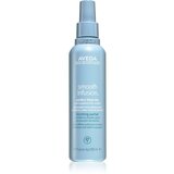 Aveda Smooth Infusion™ Perfect Blow Dry gladilno pršilo za sušenje s sušilcem proti krepastim lasem 200 ml | Shoptok.si
