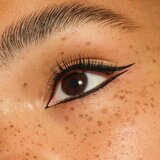 Essence Lash PRINCESS PARTY vodootporni eyelineri u olovci nijansa 01 Deep Black 0.55 ml | shoptok.hr