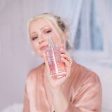 Crystallove Rose Quartz Shimmer Facial Mist magla za lice za sjaj lica 100 ml | shoptok.hr