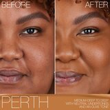 Nars Light Reflecting Foundation posvetlitveni tekoči puder za naraven videz odtenek PERTH 30 ml | Shoptok.si