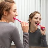 Foreo Issa™ 3 silikonska sonična zobna ščetka Fuchsia | Shoptok.si