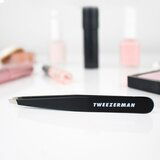 Tweezerman Studio Collection pinceta s poševno konico Black 1 kos | Shoptok.si
