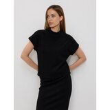 Reserved Top s visokim ovratnikom - crno | shoptok.hr